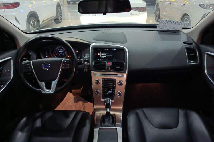 Used Volvo XC60 2016 T5 Smart Upgrade Model Center Console