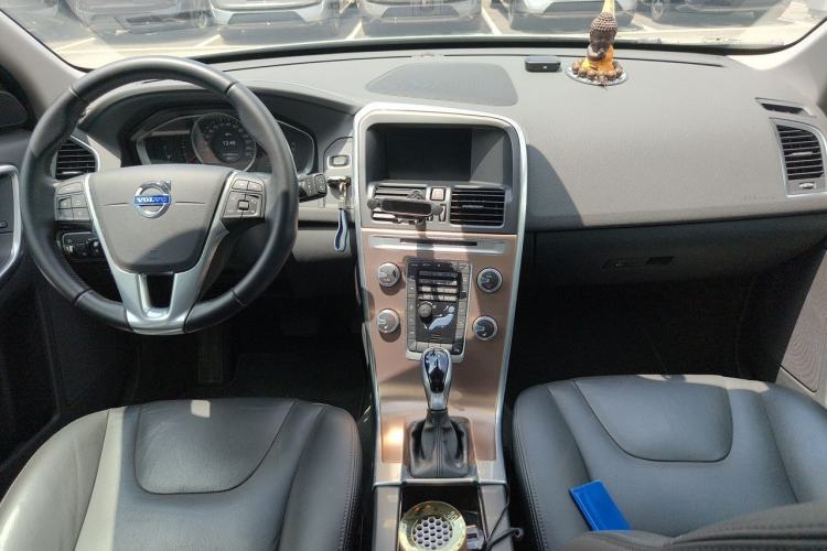 Used Volvo XC60 2016 T5 Smart Upgrade Model Center Console