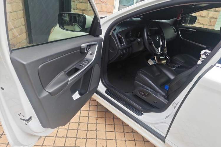 Used Volvo XC60 2016 T5 Smart Upgrade Model Driver Seat