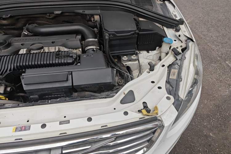 Used Volvo XC60 2016 T5 AWD Smart Drive Edition Engine Bay Left