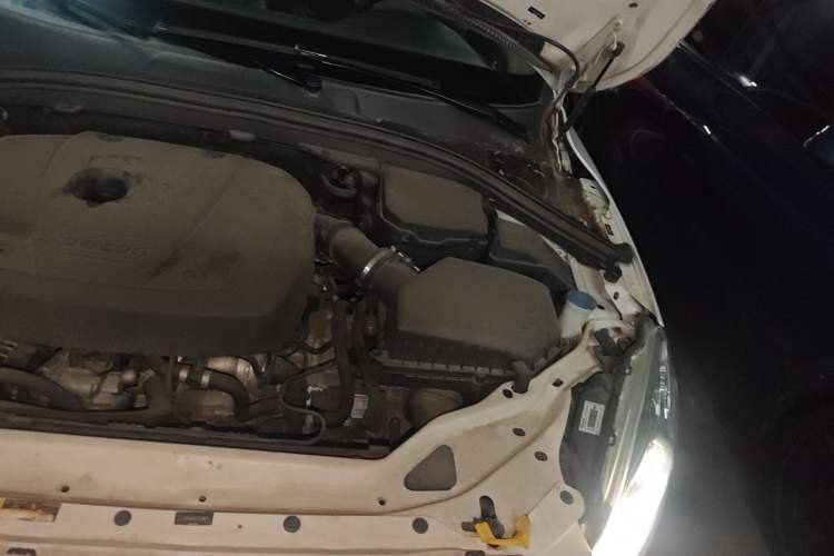 Used Volvo XC60 2016 T5 Smart Version Engine Bay Left