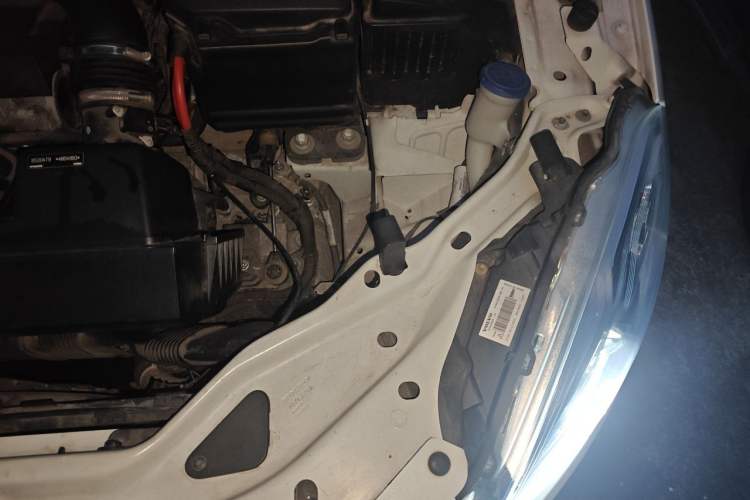 Used Volvo XC60 2016 T5 AWD Zhiyuan Edition Engine Bay Left