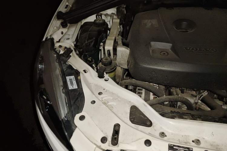 Used Volvo XC60 2016 T5 Smart Version Engine Bay Right