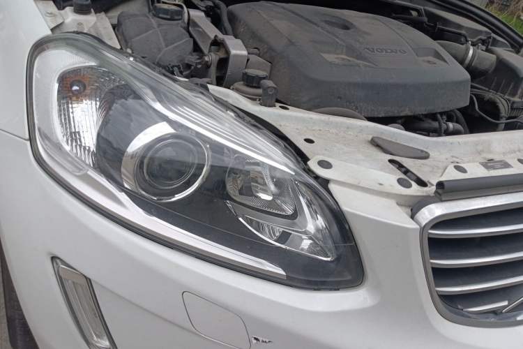 Used Volvo XC60 2016 T5 Smart Version Engine Bay Right