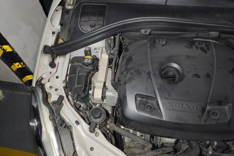 Used Volvo XC60 2016 T5 Smart Upgrade Model Engine Bay Right