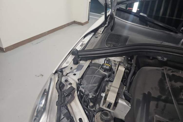 Used Volvo XC60 2016 T5 Smart Drive Edition Engine Bay Right