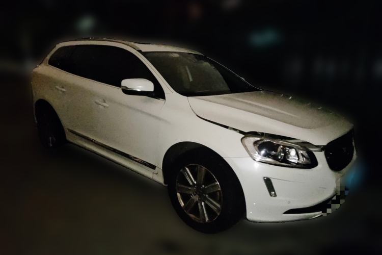 Used Volvo XC60 2016 T5 Smart Version Front Right 45 Deg
