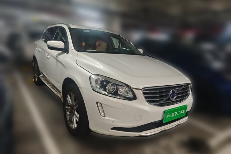 Used Volvo XC60 2016 T5 Smart Version Front Right 45 Deg