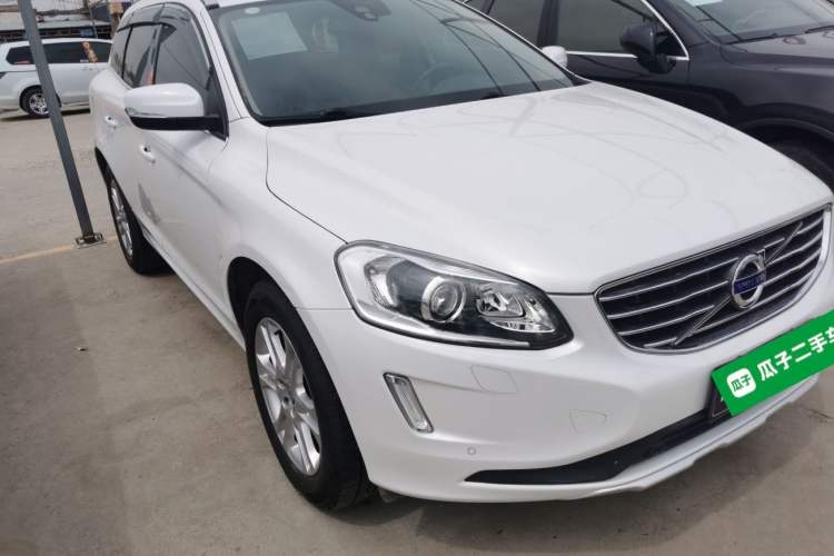 Used Volvo XC60 2016 T5 Smart Upgrade Model Front Right 45 Deg