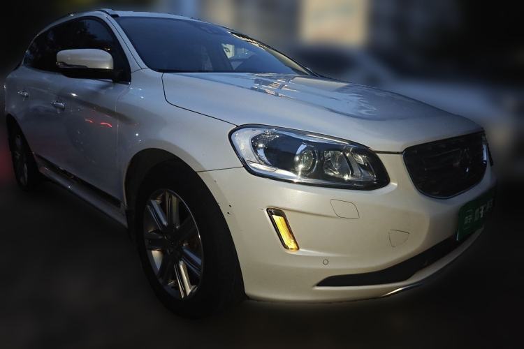 Used Volvo XC60 2016 T5 AWD Zhiyuan Edition Front Right 45 Deg