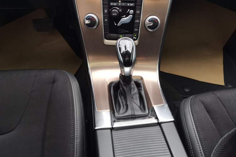 Used Volvo XC60 2016 T5 Smart Drive Edition Gear Lever