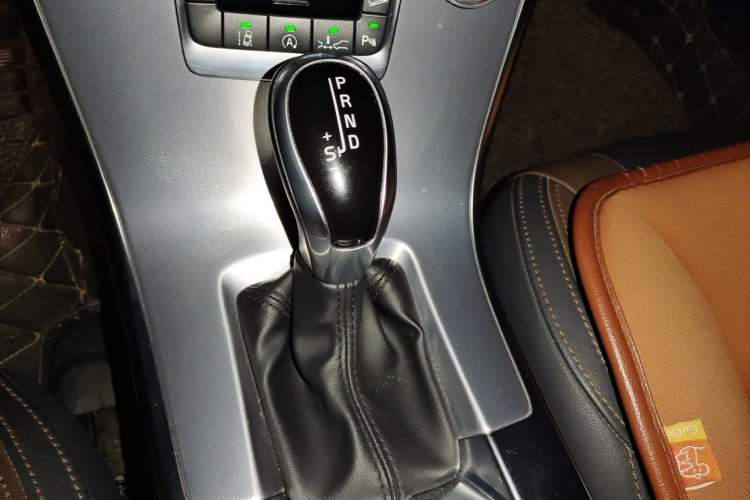 Used Volvo XC60 2016 T5 Smart Version Gear Lever