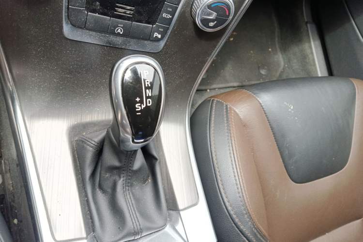 Used Volvo XC60 2016 T5 Smart Version Gear Lever