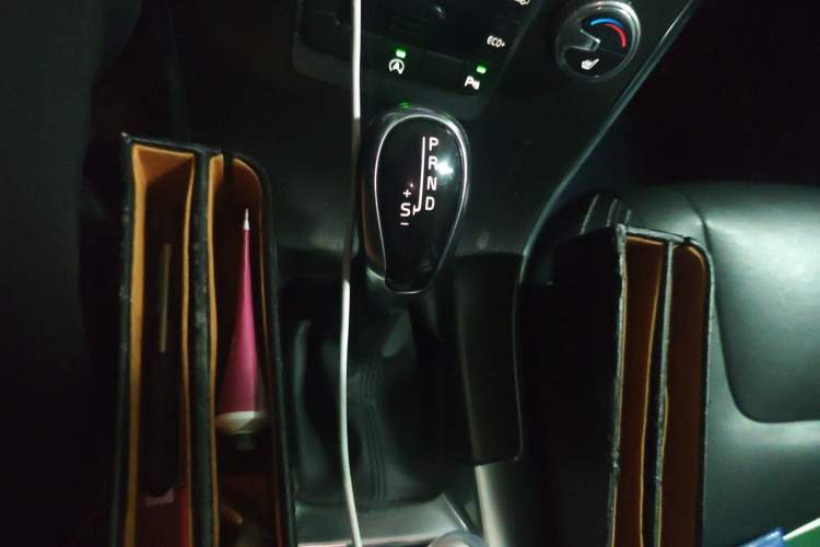 Used Volvo XC60 2016 T5 Smart Version Gear Lever