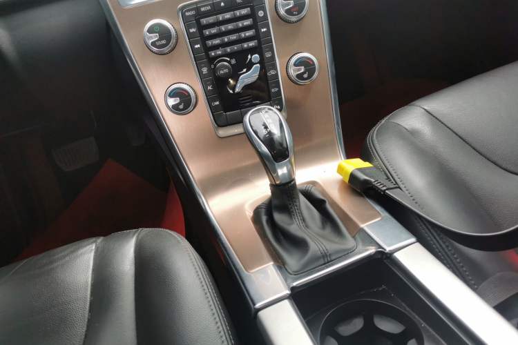 Used Volvo XC60 2016 T5 Smart Upgrade Model Gear Lever