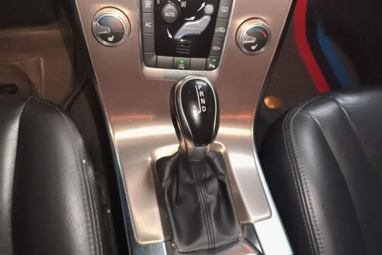 Used Volvo XC60 2016 T5 Smart Version Gear Lever