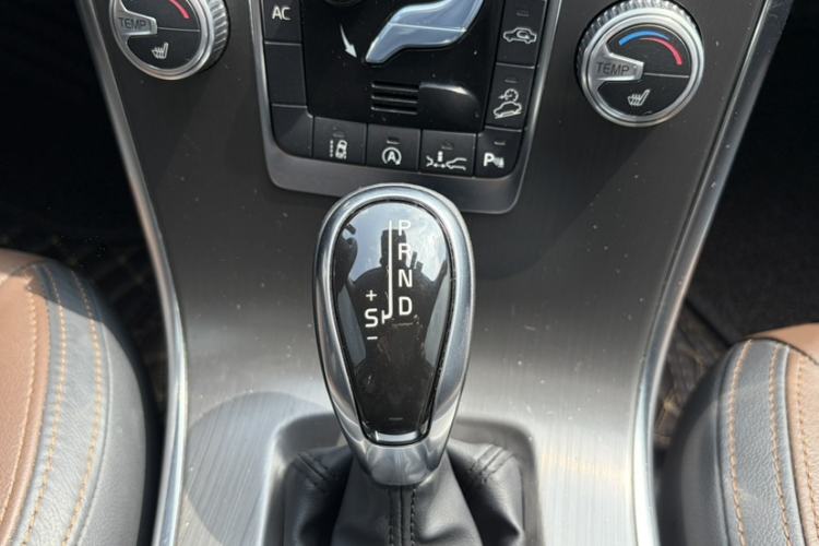 Used Volvo XC60 2016 T5 AWD Zhiyuan Edition Gear Lever