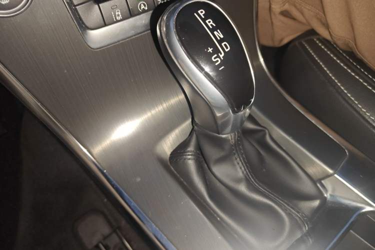 Used Volvo XC60 2016 T5 AWD Zhiyuan Edition Gear Lever