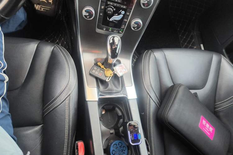 Used Volvo XC60 2016 T5 AWD Zhiyuan Edition Gear Lever