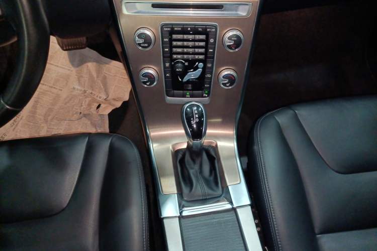 Used Volvo XC60 2016 T5 Smart Upgrade Model Gear Lever