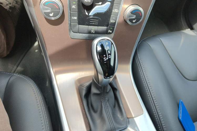 Used Volvo XC60 2016 T5 Smart Upgrade Model Gear Lever