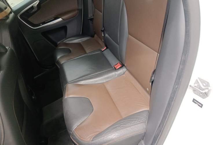 Used Volvo XC60 2016 T5 Smart Version Left Rear Seat