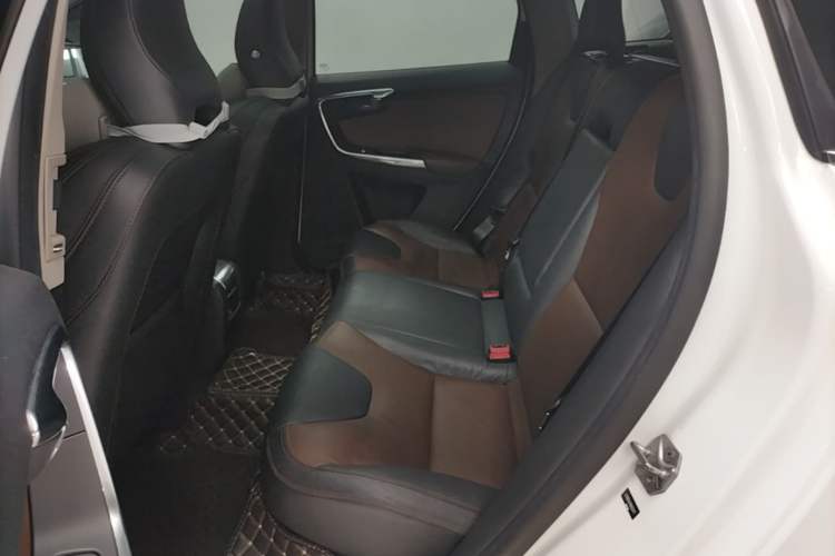 Used Volvo XC60 2016 T5 AWD Zhiyuan Edition Left Rear Seat