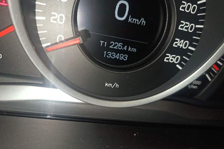 Used Volvo XC60 2016 T5 Smart Upgrade Model Odometer Close Up