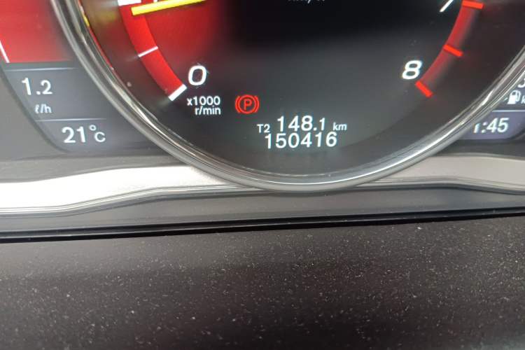 Used Volvo XC60 2016 T5 Smart Version Odometer Close Up