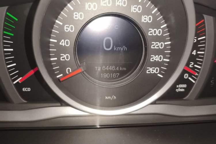 Used Volvo XC60 2016 T5 Smart Version Odometer Close Up