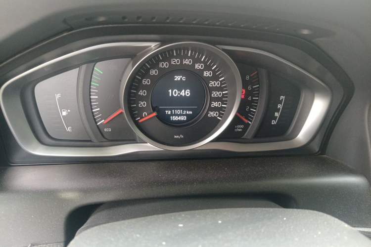 Used Volvo XC60 2016 T5 Smart Drive Edition Odometer Close Up