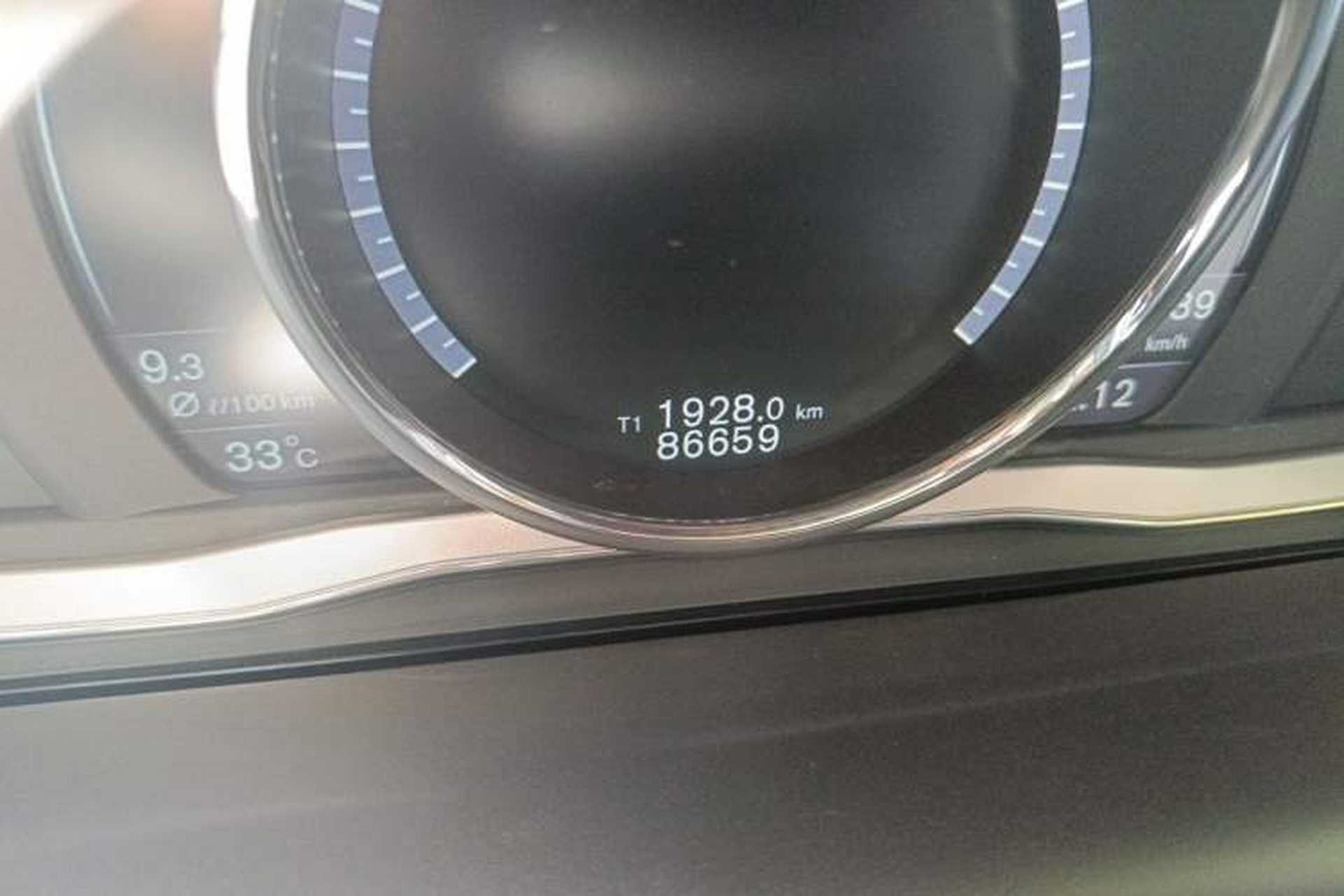 Used Volvo XC60 2016 T5 Smart Version Odometer Close Up