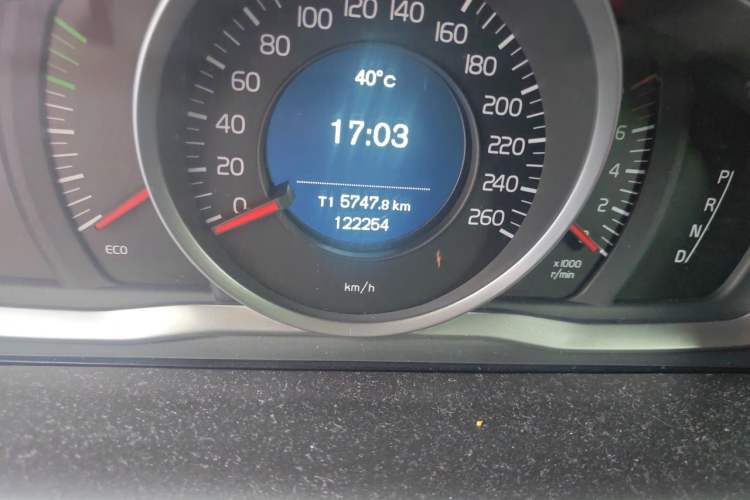 Used Volvo XC60 2016 T5 Smart Upgrade Model Odometer Close Up