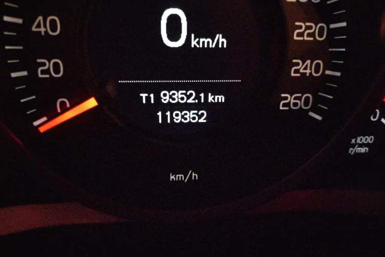 Used Volvo XC60 2016 T5 Smart Upgrade Model Odometer Close Up