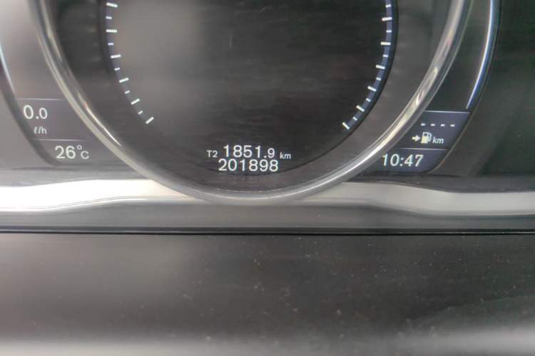 Used Volvo XC60 2016 T5 Smart Version Odometer Close Up