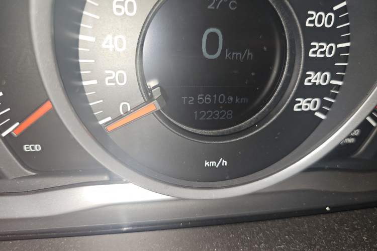Used Volvo XC60 2016 T5 Smart Drive Edition Odometer Close Up