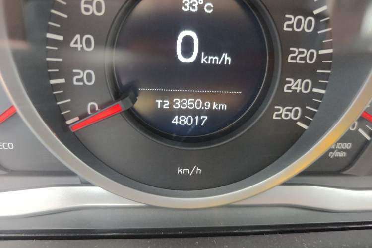 Used Volvo XC60 2016 T5 Smart Upgrade Model Odometer Close Up