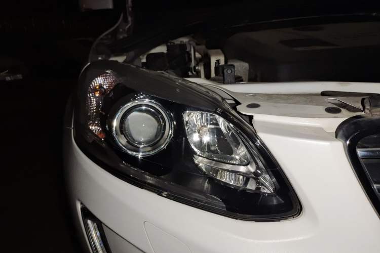 Used Volvo XC60 2016 T5 Smart Version Right Front Headlight