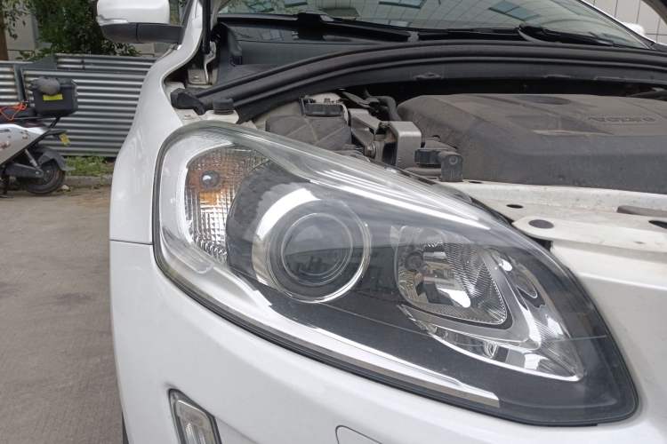 Used Volvo XC60 2016 T5 Smart Version Right Front Headlight