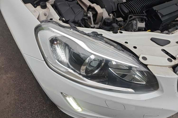 Used Volvo XC60 2016 T5 AWD Smart Drive Edition Right Front Headlight