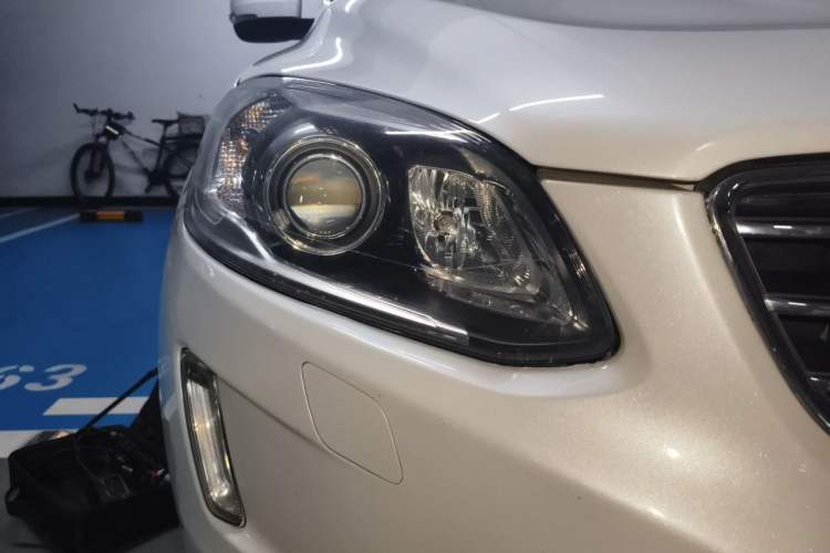 Used Volvo XC60 2016 T5 Smart Version Right Front Headlight