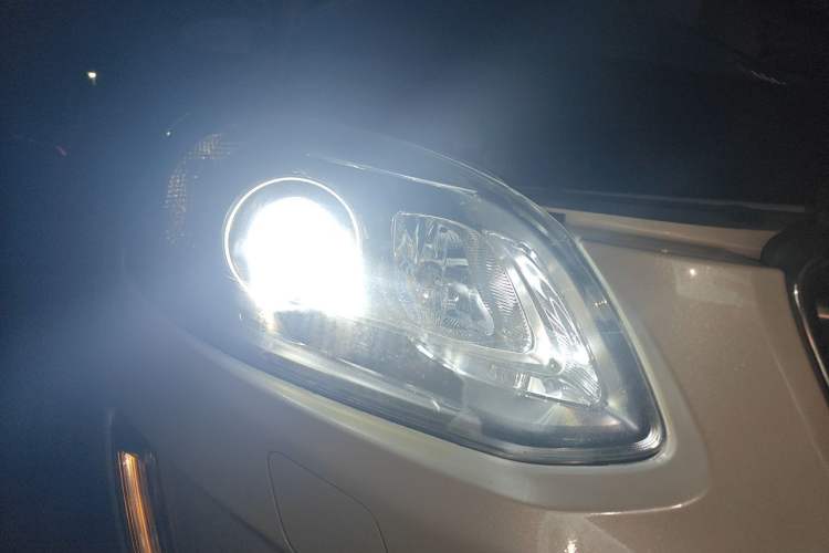 Used Volvo XC60 2016 T5 AWD Zhiyuan Edition Right Front Headlight