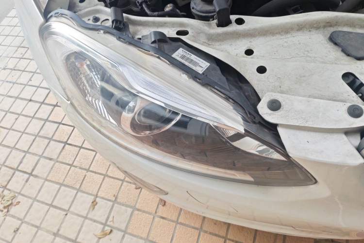 Used Volvo XC60 2016 T5 Smart Upgrade Model Right Front Headlight