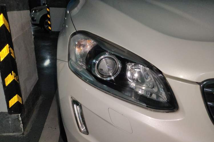 Used Volvo XC60 2016 T5 Smart Upgrade Model Right Front Headlight