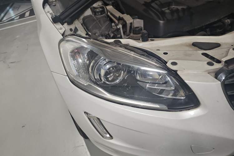 Used Volvo XC60 2016 T5 Smart Drive Edition Right Front Headlight