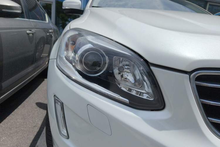 Used Volvo XC60 2016 T5 Smart Upgrade Model Right Front Headlight
