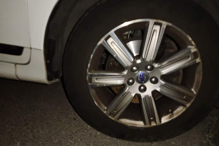 Used Volvo XC60 2016 T5 Smart Version Right Front Wheel Hub