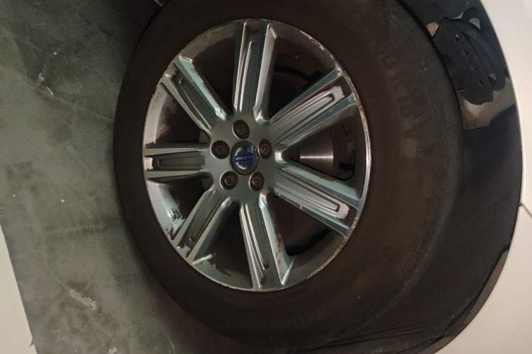 Used Volvo XC60 2016 T5 Smart Version Right Front Wheel Hub