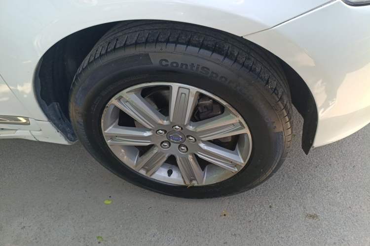 Used Volvo XC60 2016 T5 Smart Version Right Front Wheel Hub