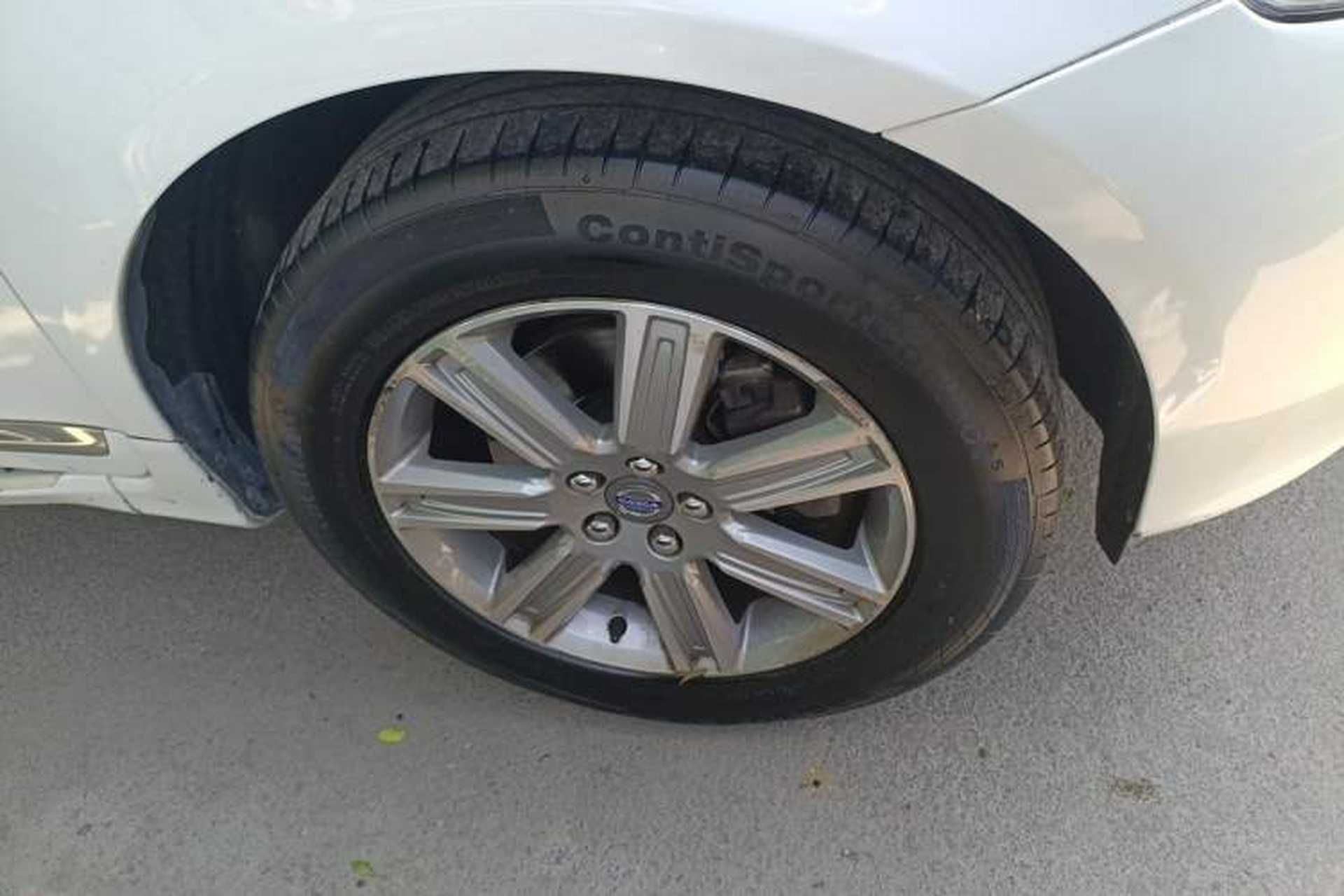 Used Volvo XC60 2016 T5 Smart Version Right Front Wheel Hub